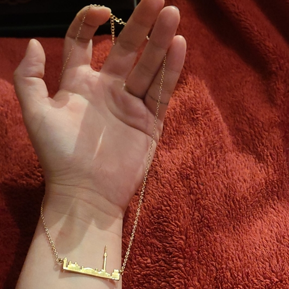 Toronto sky line chain not real gold - Picture 3 of 4